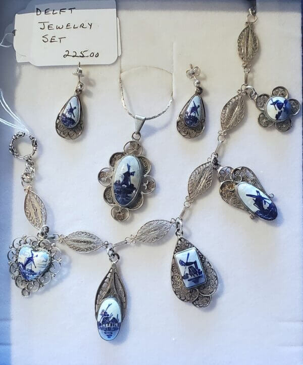 Delft Jewelry Set